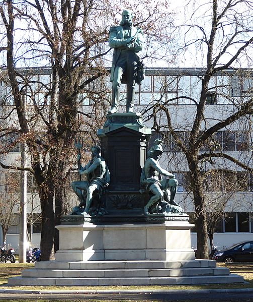 [Tegetthoff-Denkmal in Graz]